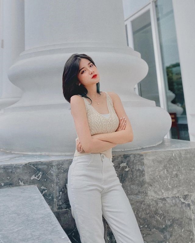Hot girl trường chuyên gợi cảm hơn bội phần sau khi vào đại học - 19 Hot girl trường chuyên gợi cảm hơn bội phần sau khi vào đại học - 19