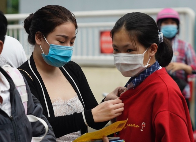 Sáng nay, học trò Sài Gòn vào cuộc đua lớp 10 trường Phổ thông Năng khiếu - 2 Sáng nay, học trò Sài Gòn vào cuộc đua lớp 10 trường Phổ thông Năng khiếu - 2