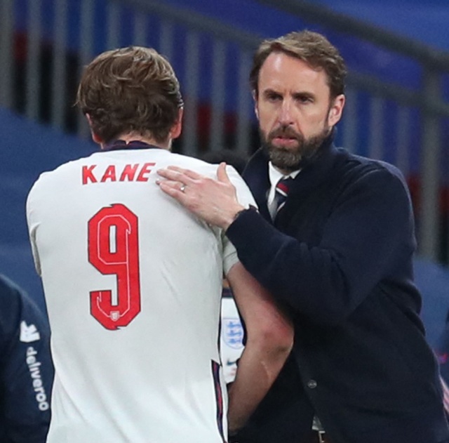 Đội tuyển Anh cấm cửa vợ và bạn gái của các cầu thủ tại Euro 2020 - 2 Đội tuyển Anh cấm cửa vợ và bạn gái của các cầu thủ tại Euro 2020 - 2