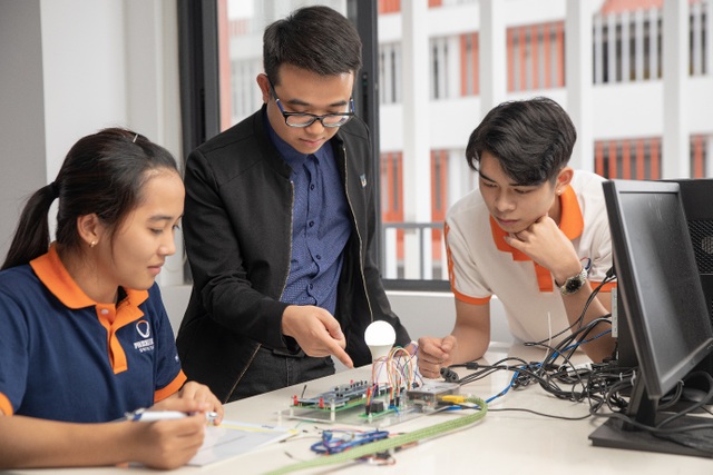 5 lợi thế nổi bật của sinh viên Điện tử - Viễn thông - 2 5 lợi thế nổi bật của sinh viên Điện tử - Viễn thông - 2