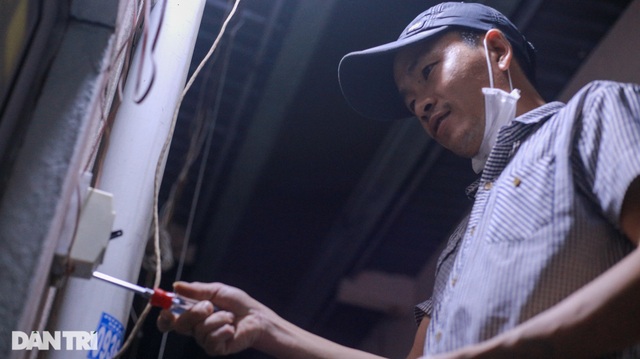 Khó khăn vì Covid-19, người lao động xoay đủ nghề xe ôm, thợ điện, phu hồ - 4 Khó khăn vì Covid-19, người lao động xoay đủ nghề xe ôm, thợ điện, phu hồ - 4