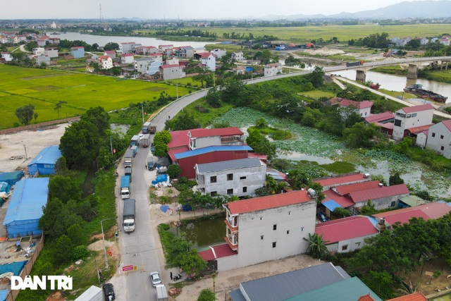 Muôn kiểu chốt chặn phòng dịch tại các ngả đường ở vùng giáp ranh Hà Nội - 16
