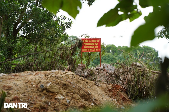 Muôn kiểu chốt chặn phòng dịch tại các ngả đường ở vùng giáp ranh Hà Nội - 7
