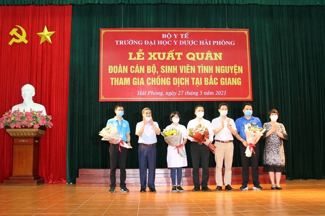 Hàng trăm sinh viên trường Y xuất quân chi viện tới Bắc Giang, Bắc Ninh - 6 Hàng trăm sinh viên trường Y xuất quân chi viện tới Bắc Giang, Bắc Ninh - 6