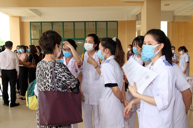 Hàng trăm sinh viên trường Y xuất quân chi viện tới Bắc Giang, Bắc Ninh - 8 Hàng trăm sinh viên trường Y xuất quân chi viện tới Bắc Giang, Bắc Ninh - 8