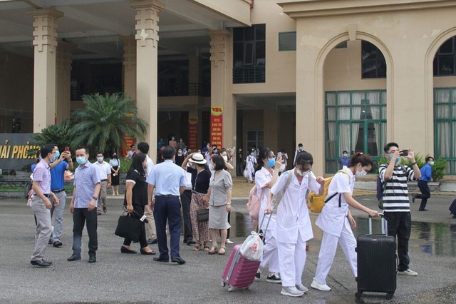 Hàng trăm sinh viên trường Y xuất quân chi viện tới Bắc Giang, Bắc Ninh - 9 Hàng trăm sinh viên trường Y xuất quân chi viện tới Bắc Giang, Bắc Ninh - 9