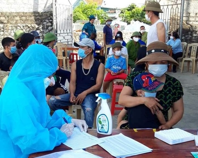 Nghệ An test nhanh Covid-19 hàng nghìn người, truy vết ca nhiễm tại Lào - 3 Nghệ An test nhanh Covid-19 hàng nghìn người, truy vết ca nhiễm tại Lào - 3