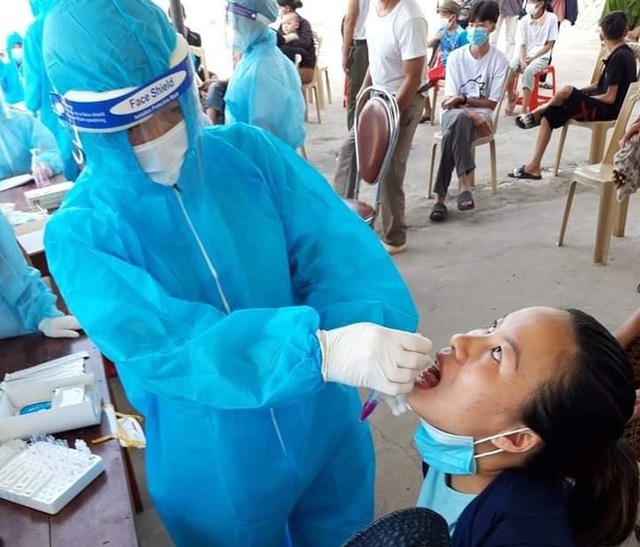 Nghệ An test nhanh Covid-19 hàng nghìn người, truy vết ca nhiễm tại Lào - 4 Nghệ An test nhanh Covid-19 hàng nghìn người, truy vết ca nhiễm tại Lào - 4