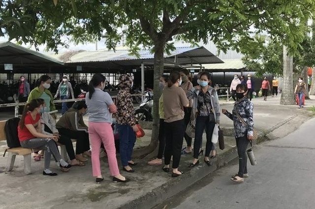 Hàng trăm lao động ngừng việc vì doanh nghiệp nợ BHXH hơn 2 năm - 1 Hàng trăm lao động ngừng việc vì doanh nghiệp nợ BHXH hơn 2 năm - 1