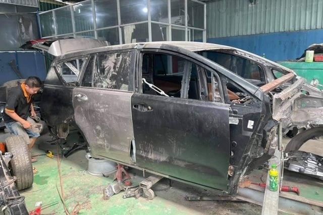 Hình ảnh xe Toyota Innova nát tươm được hồi phục như mới gây ngỡ ngàng - 5 Hình ảnh xe Toyota Innova nát tươm được hồi phục như mới gây ngỡ ngàng - 5