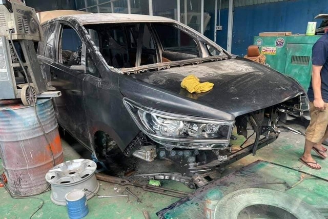 Hình ảnh xe Toyota Innova nát tươm được hồi phục như mới gây ngỡ ngàng - 6 Hình ảnh xe Toyota Innova nát tươm được hồi phục như mới gây ngỡ ngàng - 6