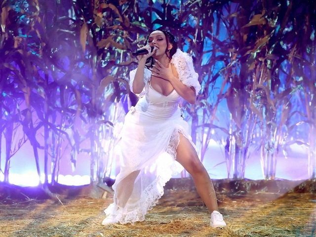 Megan Fox và Doja Cat bốc lửa dự lễ trao giải âm nhạc của Mỹ - 21 Megan Fox và Doja Cat bốc lửa dự lễ trao giải âm nhạc của Mỹ - 21
