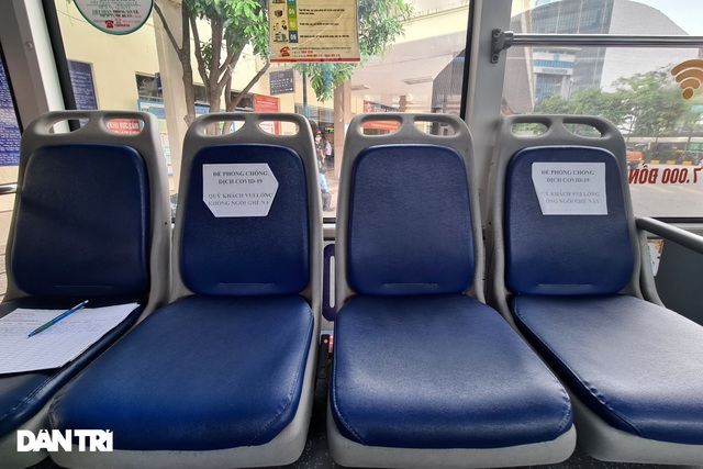 Hà Nội: Bến tàu, bến xe ế ẩm, đìu hiu vắng khách giữa mùa dịch Covid-19 - 10 Hà Nội: Bến tàu, bến xe ế ẩm, đìu hiu vắng khách giữa mùa dịch Covid-19 - 10