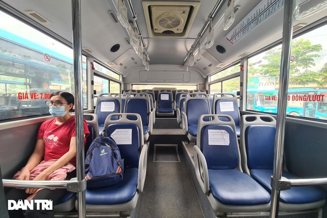 Hà Nội: Bến tàu, bến xe ế ẩm, đìu hiu vắng khách giữa mùa dịch Covid-19 - 8 Hà Nội: Bến tàu, bến xe ế ẩm, đìu hiu vắng khách giữa mùa dịch Covid-19 - 8