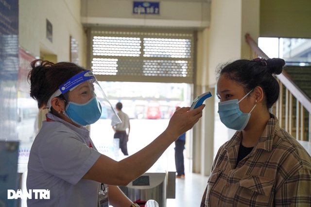 Hà Nội: Bến tàu, bến xe ế ẩm, đìu hiu vắng khách giữa mùa dịch Covid-19 - 5 Hà Nội: Bến tàu, bến xe ế ẩm, đìu hiu vắng khách giữa mùa dịch Covid-19 - 5