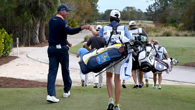 Mức thu nhập hàng triệu USD của caddie golf nhà nghề - 1 Mức thu nhập hàng triệu USD của caddie golf nhà nghề - 1