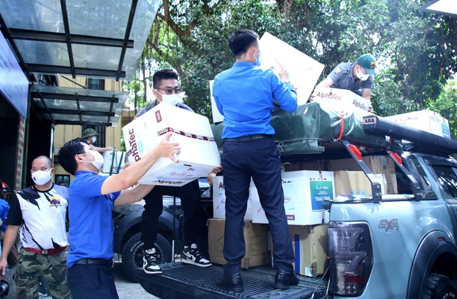 10 chuyến xe chung tay vượt qua đại dịch tới hỗ trợ Bắc Giang, Bắc Ninh - 3 10 chuyến xe chung tay vượt qua đại dịch tới hỗ trợ Bắc Giang, Bắc Ninh - 3