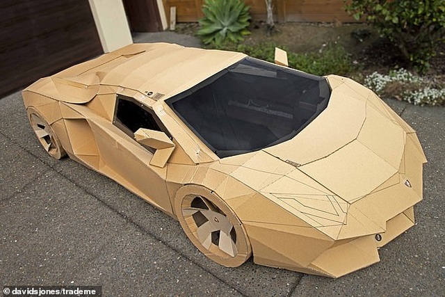 Bản sao Lamborghini có thể lái được làm từ bìa carton được bán với giá  10000USD