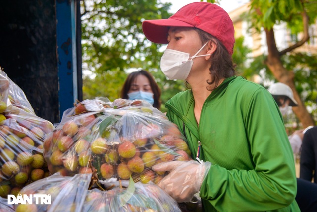 Người dân Hà Nội chung tay giải cứu hàng chục tấn nông sản Bắc Giang - 9