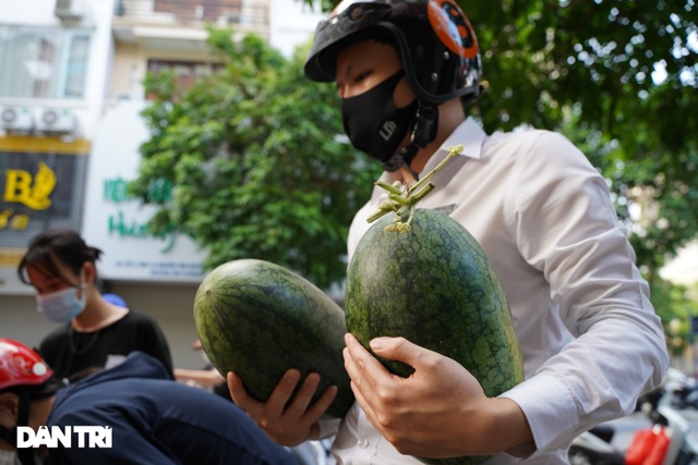 Người dân Hà Nội chung tay giải cứu hàng chục tấn nông sản Bắc Giang - 4