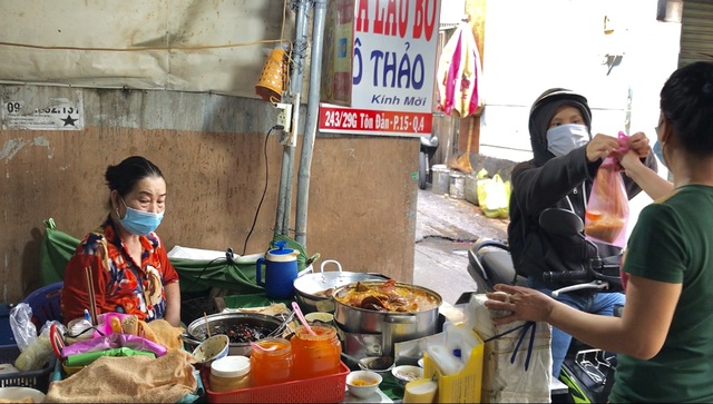 TPHCM: Hàng quán loay hoay tìm lối ra trong mùa dịch Covid-19 - 2 TPHCM: Hàng quán loay hoay tìm lối ra trong mùa dịch Covid-19 - 2