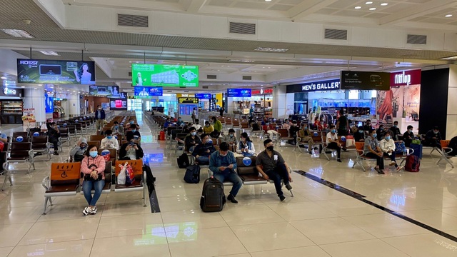 Thực hư thông tin nước sát khuẩn Covid-19 tại sân bay Nội Bài là nước lã - 3 Thực hư thông tin nước sát khuẩn Covid-19 tại sân bay Nội Bài là nước lã - 3