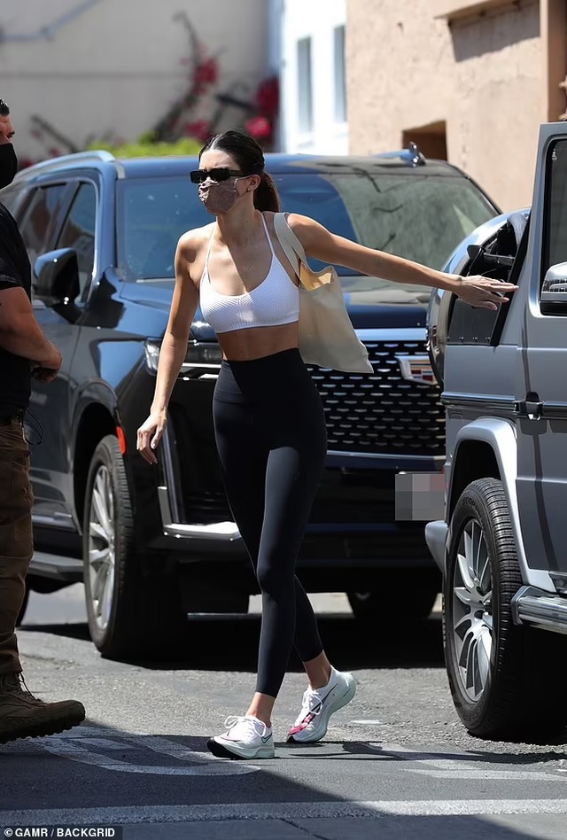 Chăm tập gym, Kendall Jenner sở hữu dáng vóc hoàn hảo không chút mỡ thừa