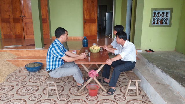 Khi nông dân nghèo bán bò, góp tiền làm đường nông thôn mới - 4