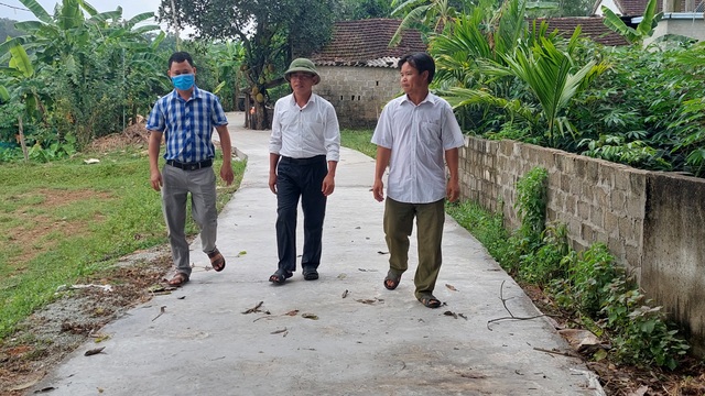 Khi nông dân nghèo bán bò, góp tiền làm đường nông thôn mới - 2