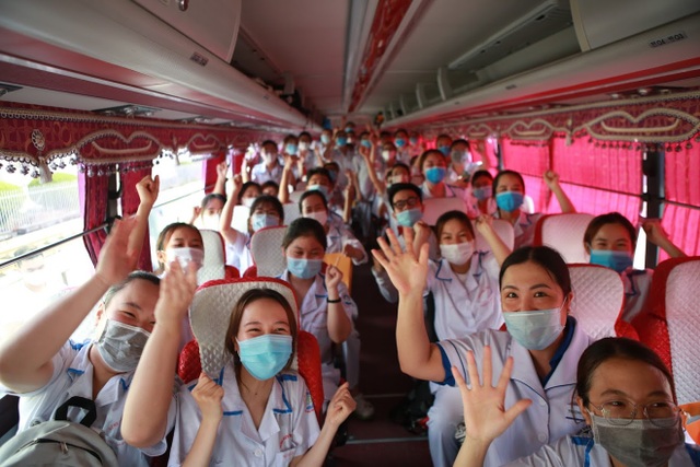 300 sinh viên Trường Cao đẳng Y tế Bạch Mai hỗ trợ Bắc Giang chống dịch - 8