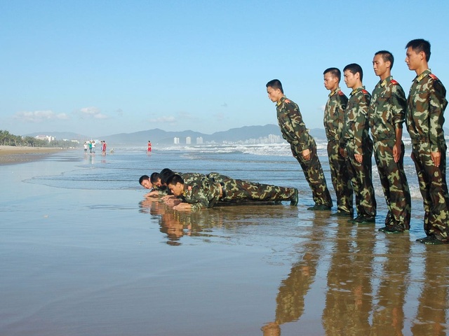 Quân đội Trung Quốc chật vật tuyển mộ lính mới - 2 Quân đội Trung Quốc chật vật tuyển mộ lính mới - 2