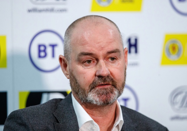 Cầu thủ Scotland bị cách ly với vợ và bạn gái tại Euro 2020 - 3 Cầu thủ Scotland bị cách ly với vợ và bạn gái tại Euro 2020 - 3