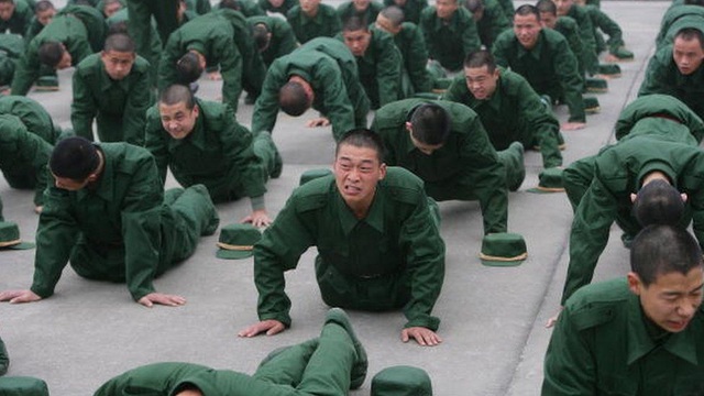 Quân đội Trung Quốc chật vật tuyển mộ lính mới - 1 Quân đội Trung Quốc chật vật tuyển mộ lính mới - 1