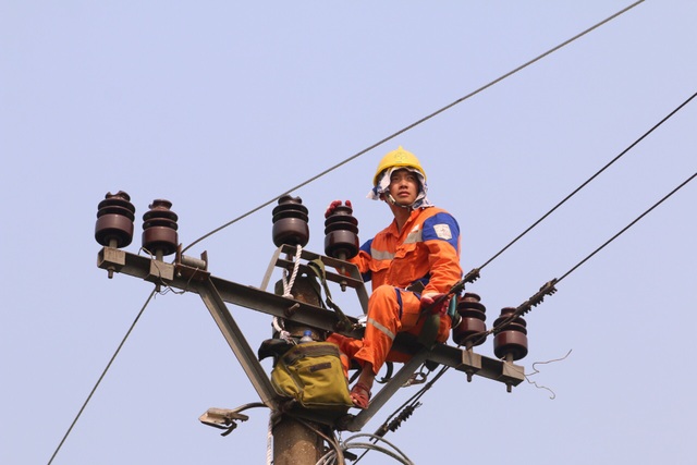 Tiêu thụ điện tại miền Bắc tăng kỷ lục, EVNNPC tiết giảm điện tự dùng tại công sở làm việc - 2 Tiêu thụ điện tại miền Bắc tăng kỷ lục, EVNNPC tiết giảm điện tự dùng tại công sở làm việc - 2
