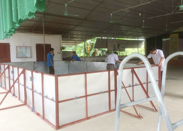 "Sáng kiến" bể bơi 10 triệu đồng của thầy giáo xứ Nghệ - 1 Bể bơi được làm bàng thép, tấm tôn, bạt chống thấm của thầy Thanh và các cộng sự.