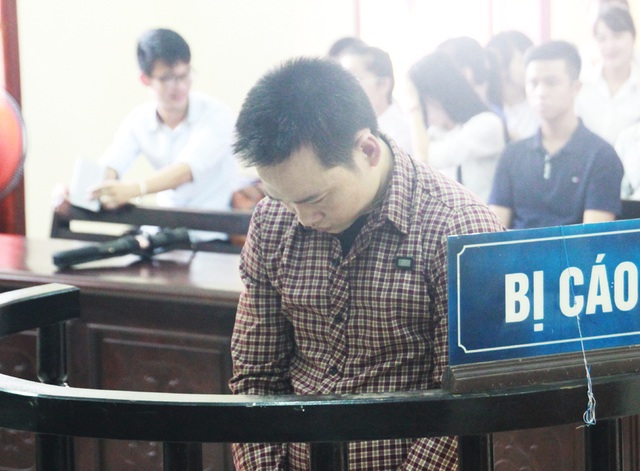 Giết người nước ngoài cướp tài sản khi đi mượn tiền mua heroin - 1 Trương Văn Quang tại phiên tòa.