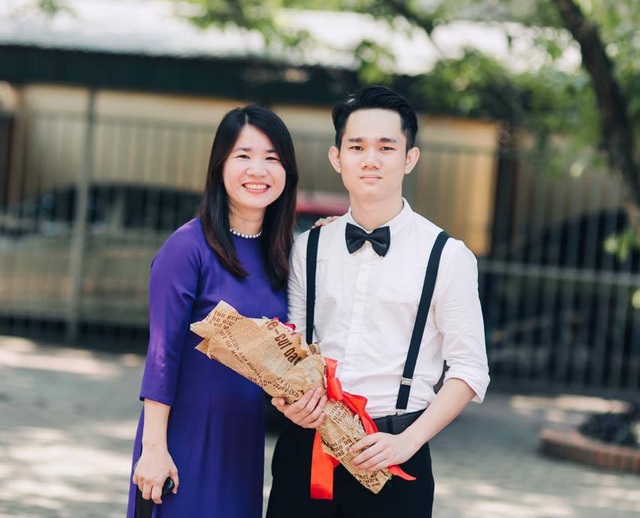 Cậu học trò vùng cao mê Sử - 2 Mạnh cùng cô giáo chủ nhiệm lớp 12 - người đã bồi đắp thêm tình yêu Lịch sử của cậu học trò vùng cao này.