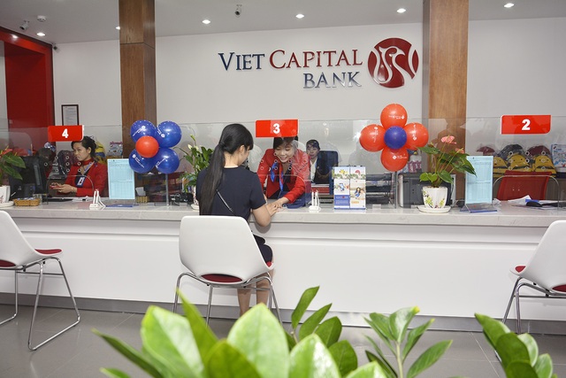 Ngân hàng Bản Việt - Chi nhánh Kiên Giang dành nhiều quà tặng cho những khách hàng đầu tiên đến giao dịch