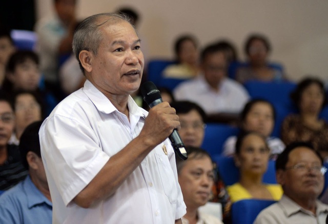Bí thư Thăng "giải cứu" vụ bán nhà nhưng không bán tường, cầu thang - 4 Cử tri Nguyễn Xuân Minh, đại diện cho nhiều hộ dân cư ngụ tại số 116 đường Trần Quốc Toản, phường 7, quận 3 đã bày sự bức xúc về tình cảnh dở khóc, dở cười của các căn hộ tại đây