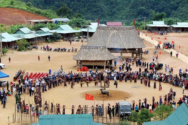 Quảng Nam: Đưa điệu múa Cơtu vào trường học - 3 Trong các lễ hội của đồng bào Cơtu không thể thiếu điệu múa tung tung za zá truyền thống
