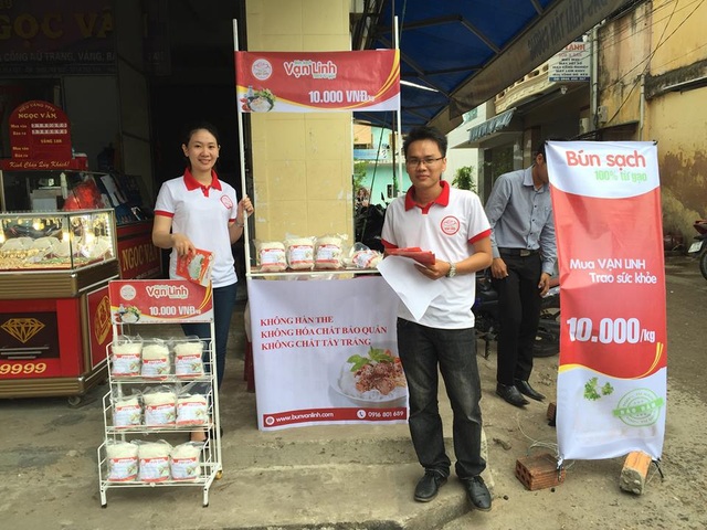 Thạc sĩ, cử nhân rời phố về quê mở... xưởng bún - 5 Nguyễn Đăng Tôn Cảnh cùng bạn đưa sản phẩm ra thị trường