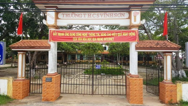 Phụ huynh than phiền nhà trường đặt ra các khoản thu “trái khoáy” - 1 Ngôi trường phụ huynh học sinh phản ánh về việc thu nộp đầu năm bất hợp lý.