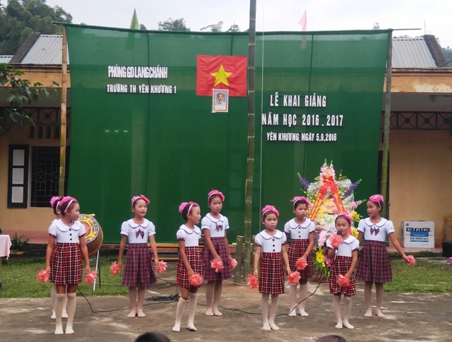 Xúc động lễ khai giảng nơi vùng biên giới - 4 Chương trình văn nghệ chào mừng kễ khai giảng