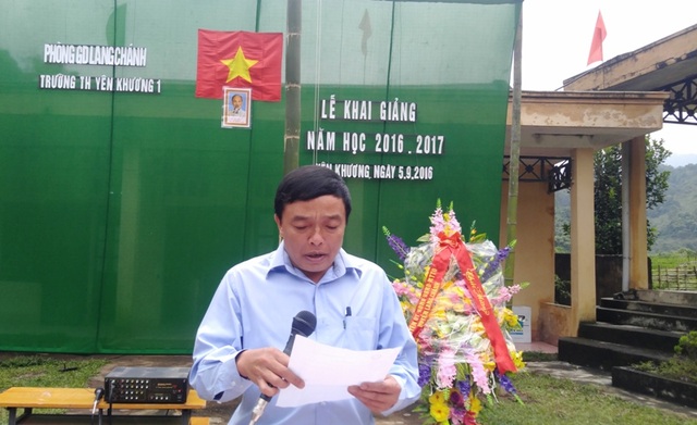 Xúc động lễ khai giảng nơi vùng biên giới - 8 Ông Hà Văn Nêu - Chủ tịch UBND xã đọc thư của Chủ tịch nước