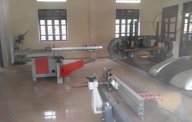 Thanh Hóa: Trung tâm dạy nghề 30 tỷ đồng vắng như “chùa bà đanh” - 5 Máy móc, thiết bị dường như đã lâu không được dùng tới