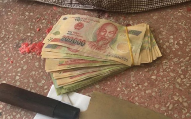 Lời khai của đối tượng bịt mặt xông vào nhà khống chế bé gái 6 tuổi - 2 Tang vật vụ án