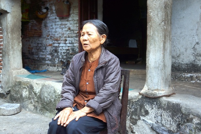 Dân được đền bù 100 triệu, cán bộ phường “xin” 65 triệu? - 1
Bà Lũy bị thu lại một phần tiền đền bù mà không biết khoản gì