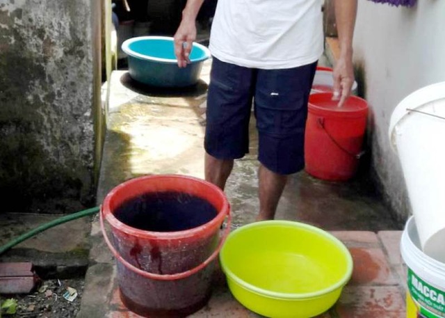 Vụ hàng trăm giếng nước ô nhiễm: Nguồn nước của dân chưa được khắc phục - 1 Nước sinh hoạt của người dân bị ô nhiễm