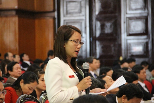Giải quyết “bài toán khó” về giáo viên, nhân viên hợp đồng - 3 Đại biểu Lê Thị Hương đặt câu hỏi về việc chậm sửa đổi quyết định 685 của UBND tỉnh Thanh Hóa