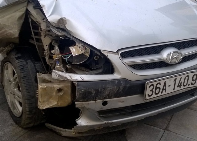 Trưởng phòng Nông nghiệp lái ô tô tông 1 người tử vong - 2 Chiếc xe ô tô bị hư hỏng sau vụ tai nạn
